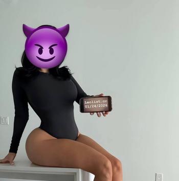 Selena love, 19 Caucasian/White female escort, Barrie