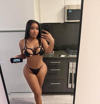 Saralena, 24 Mixed female escort, Barrie