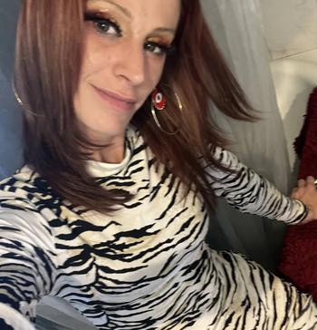 moet, 30 Caucasian/White female escort, Barrie